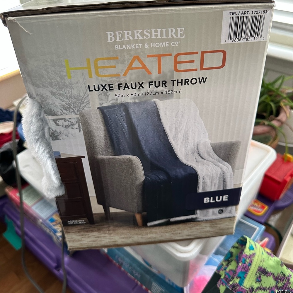 Sunbeam Heated Throw - Blue and White - Picture 3 of 3